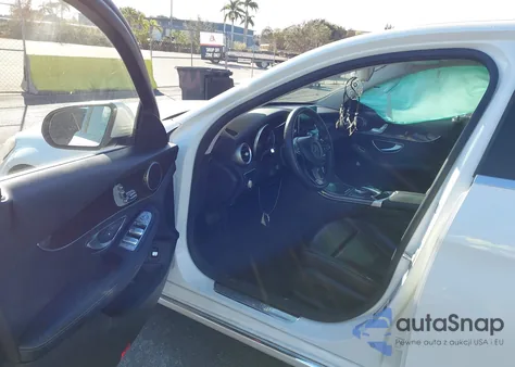 2016 Mercedes-Benz C 300 из США, поврежденный, VIN 55SWF4JB2GU153506